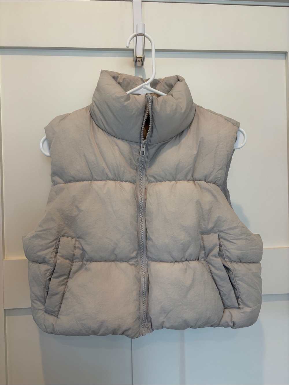 Taupe/Grey H&M Cream Quilted Puffer Vest Size S